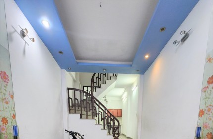 CHO THUÊ NHÀ NGUYÊN CĂN NGÕ 111 GIÁP BÁT, 4 TẦNG, 40M2, 4 NGỦ, 10.5 TRIỆU - Ở GĐ, NHÓM